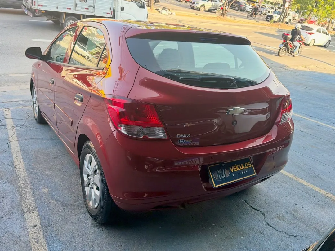 Chevrolet Onix 2018, foto 6 de 8